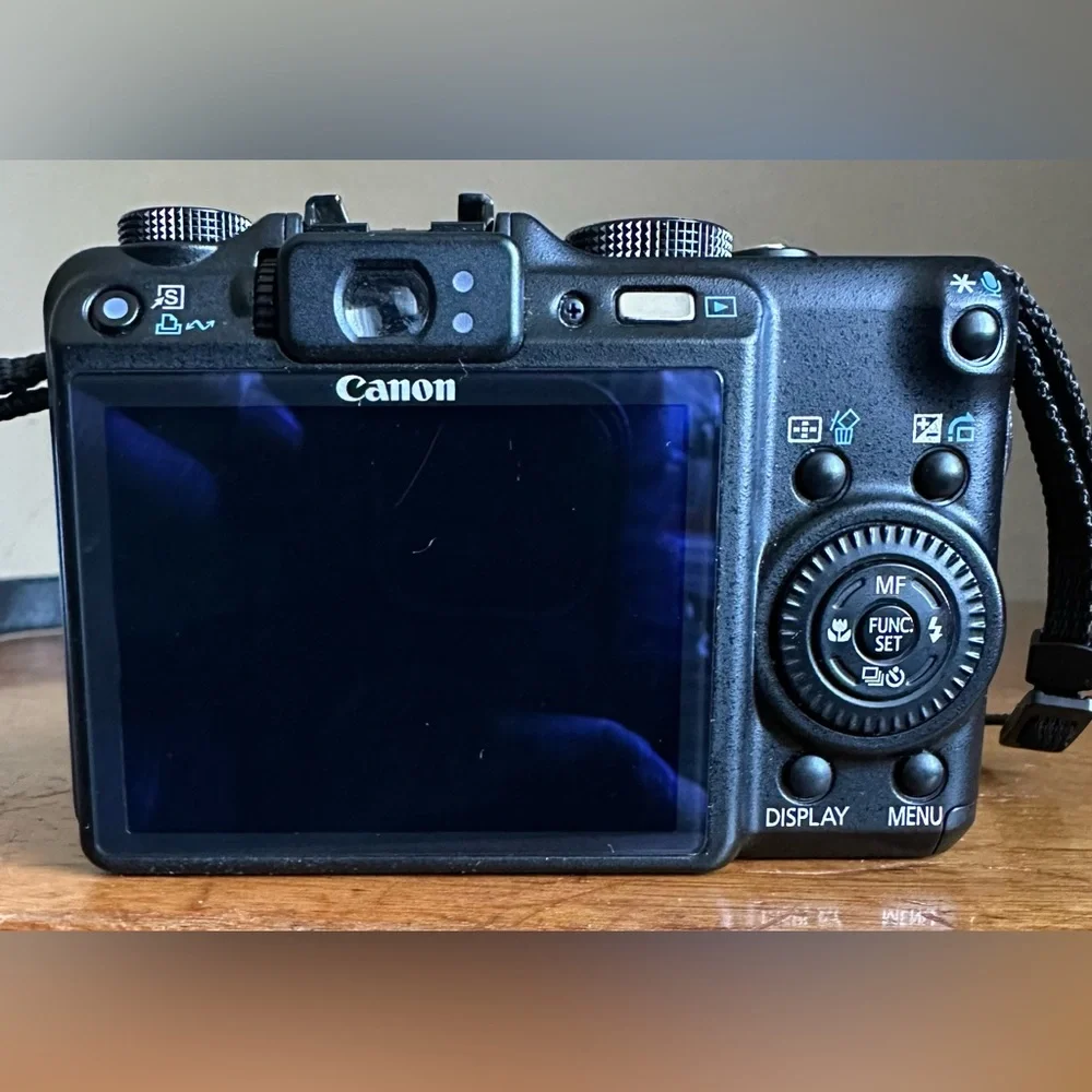 Canon PowerShot G9 12.1MP 6x Optical Zoom 3